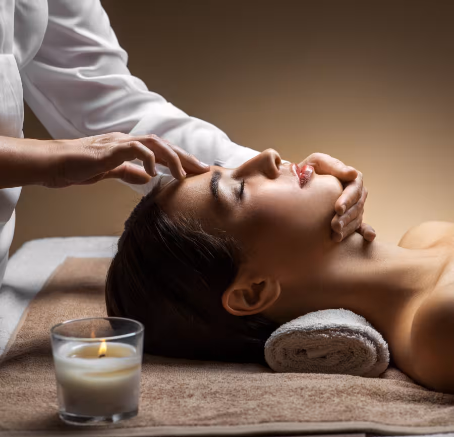 Masaje facial Kobido en Quiroesencia, Granada centro