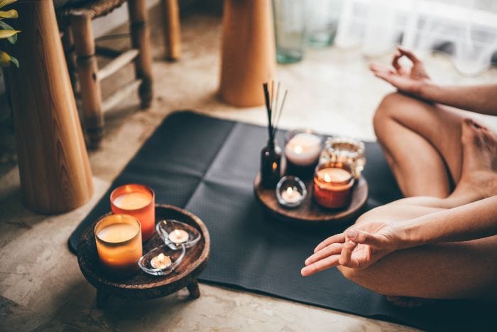 combinar aromaterapia y meditación